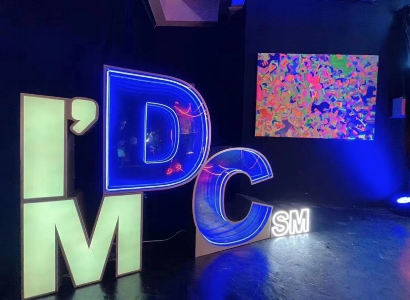 ݵľѣSimon MaֲƷչDC &STARS